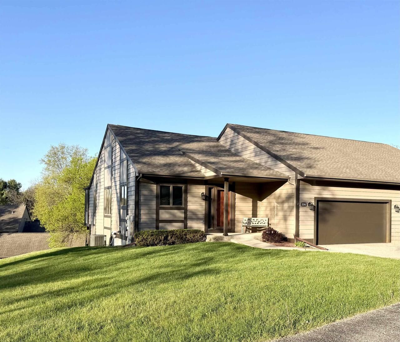 Property Photo:  206 Shady Oak Court  WI 53548 