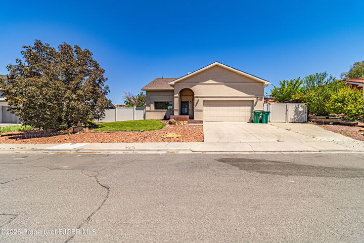 Property Photo:  504 E Diamond Street  NM 87401 