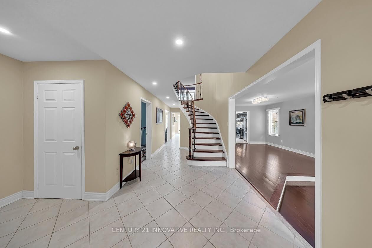 Property Photo:  42 Kevi Crescent  ON L4B 3C8 