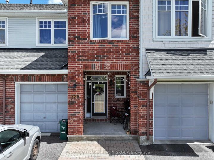 Property Photo: 728 Cedar Creek Drive ON K1T 0A9