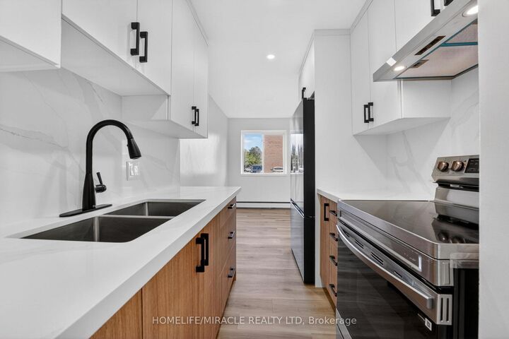 Property Photo: 456 Carlton Street 5 ON L2M 4X1