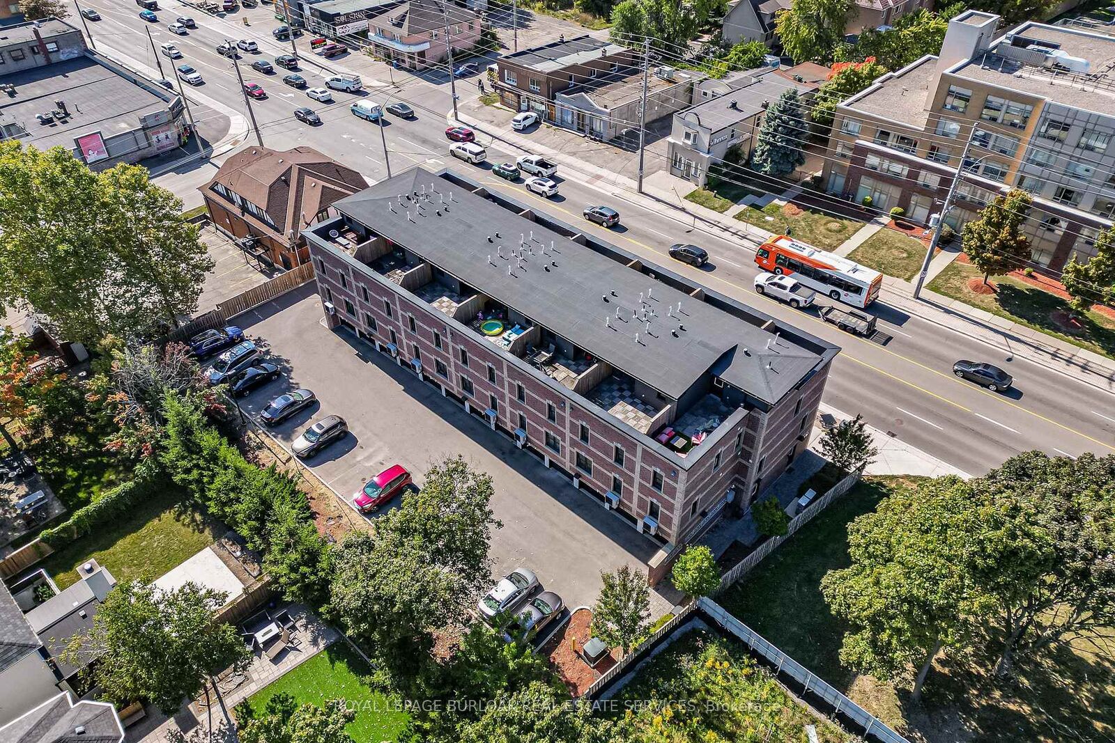 Property Photo: 760 Lakeshore Road E 213 ON L5E 1C7