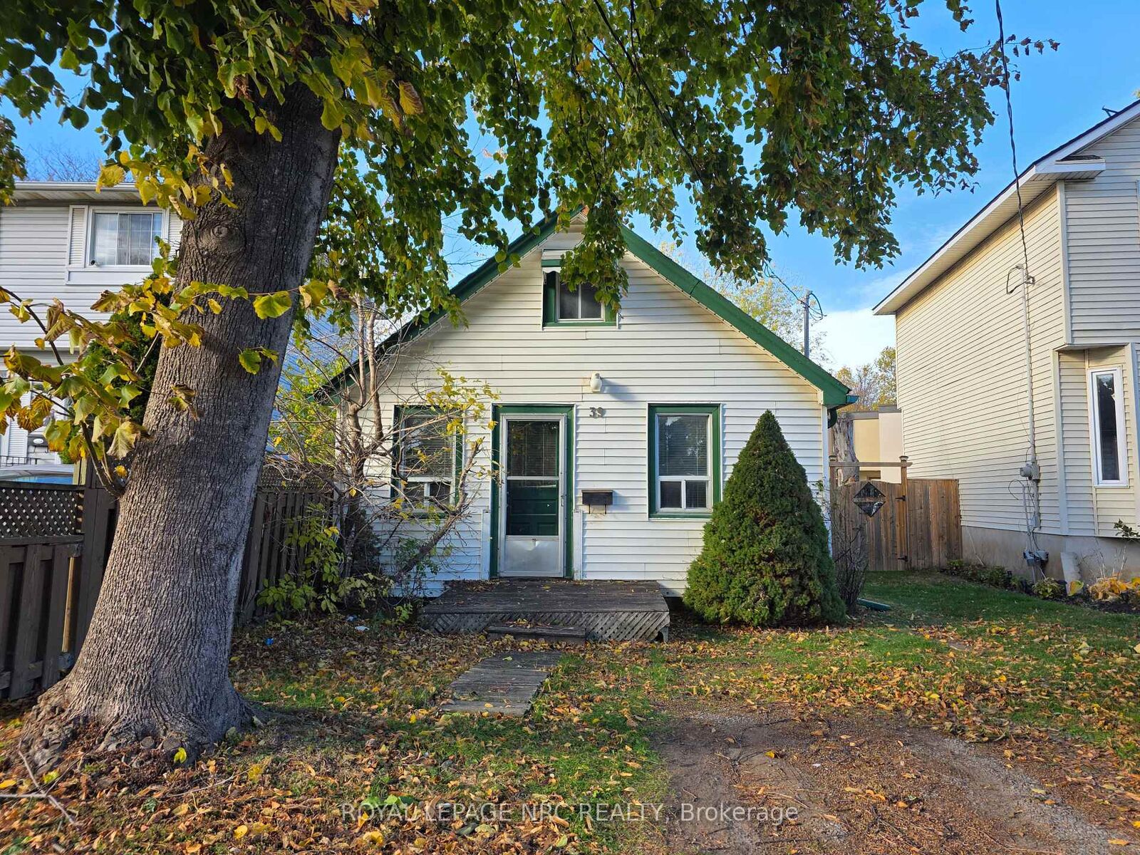 Property Photo: 39 Manchester Avenue ON L2R 1N9