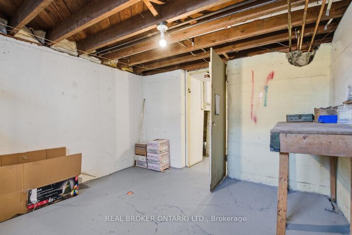 Property Photo: 256 Lincoln Street ON L3B 4N1