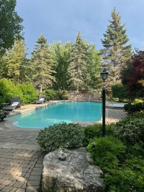 Property Photo: 21 Capner Court ON L0J 1C0