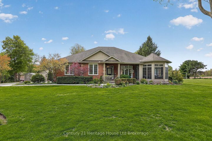 Photo de la propriété:  15 Hampden Street  ON N5C 3J5 