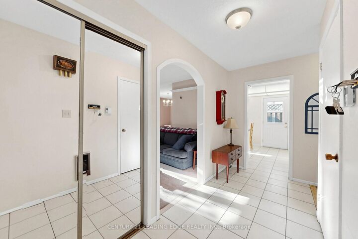Property Photo:  323 Waratah Avenue  ON L3Y 5J3 