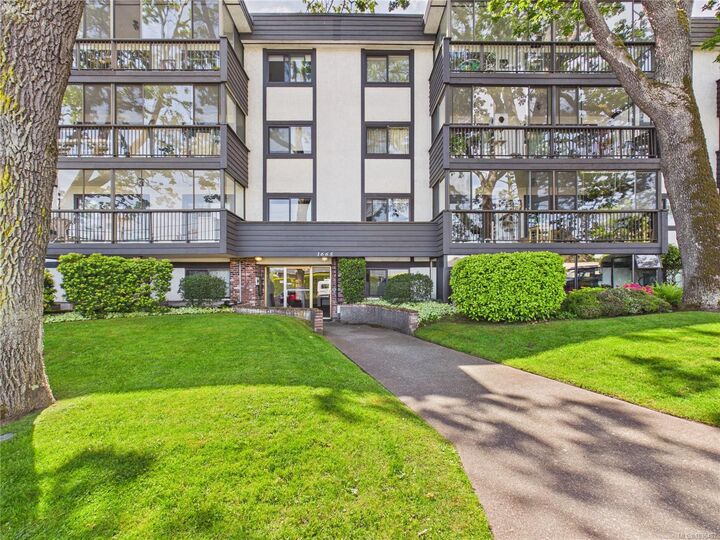 Property Photo: 1665 Oak Bay Ave #401 BC V8R 1B5