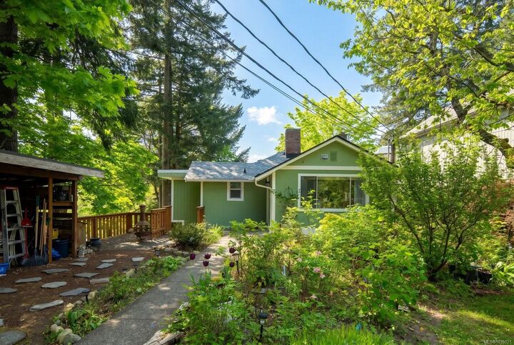 Property Photo:  1055 Trillium Rd  BC V9B 4G3 