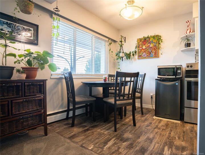 Property Photo:  352 Burnside Rd W  BC V8Z 1M1 