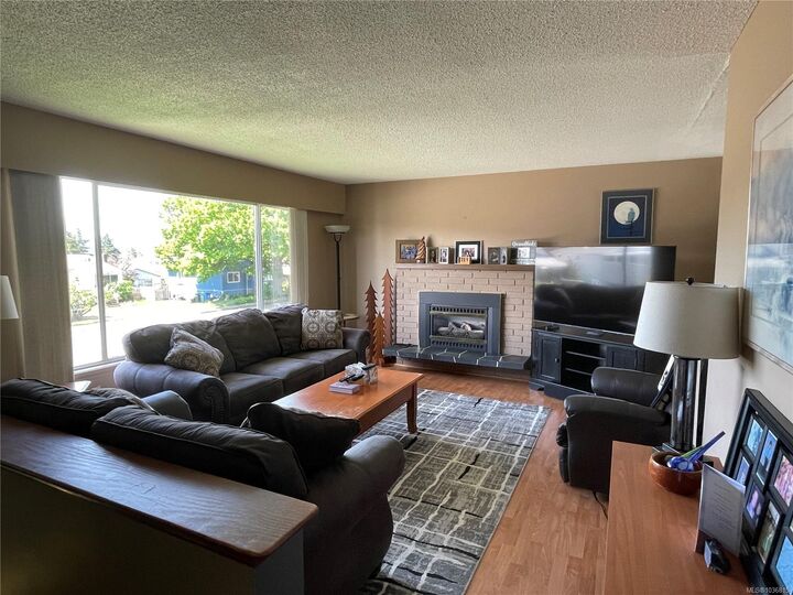 Property Photo:  2617 10th Ave  BC V9Y 2P2 