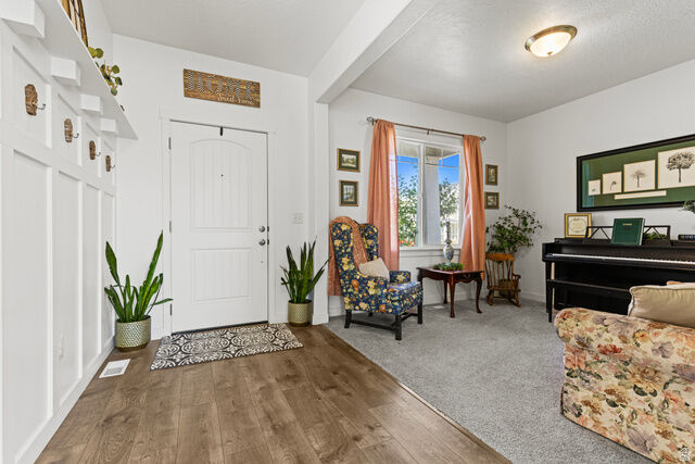 Property Photo:  606 S Ravenwood Ln  UT 84045 