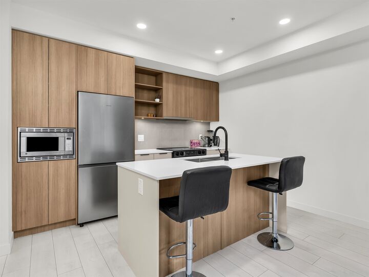13439 94A Avenue 204 — photo 1