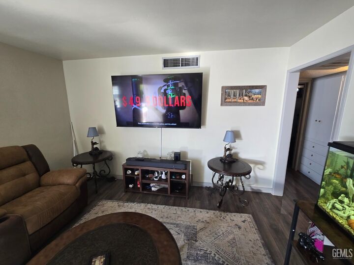Property Photo: 4861 Putter Lane CA 93308