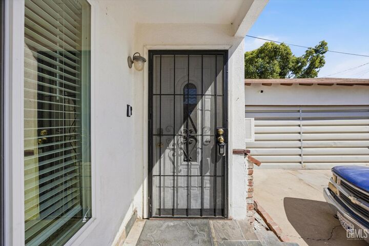 Property Photo:  4861 Putter Lane  CA 93308 