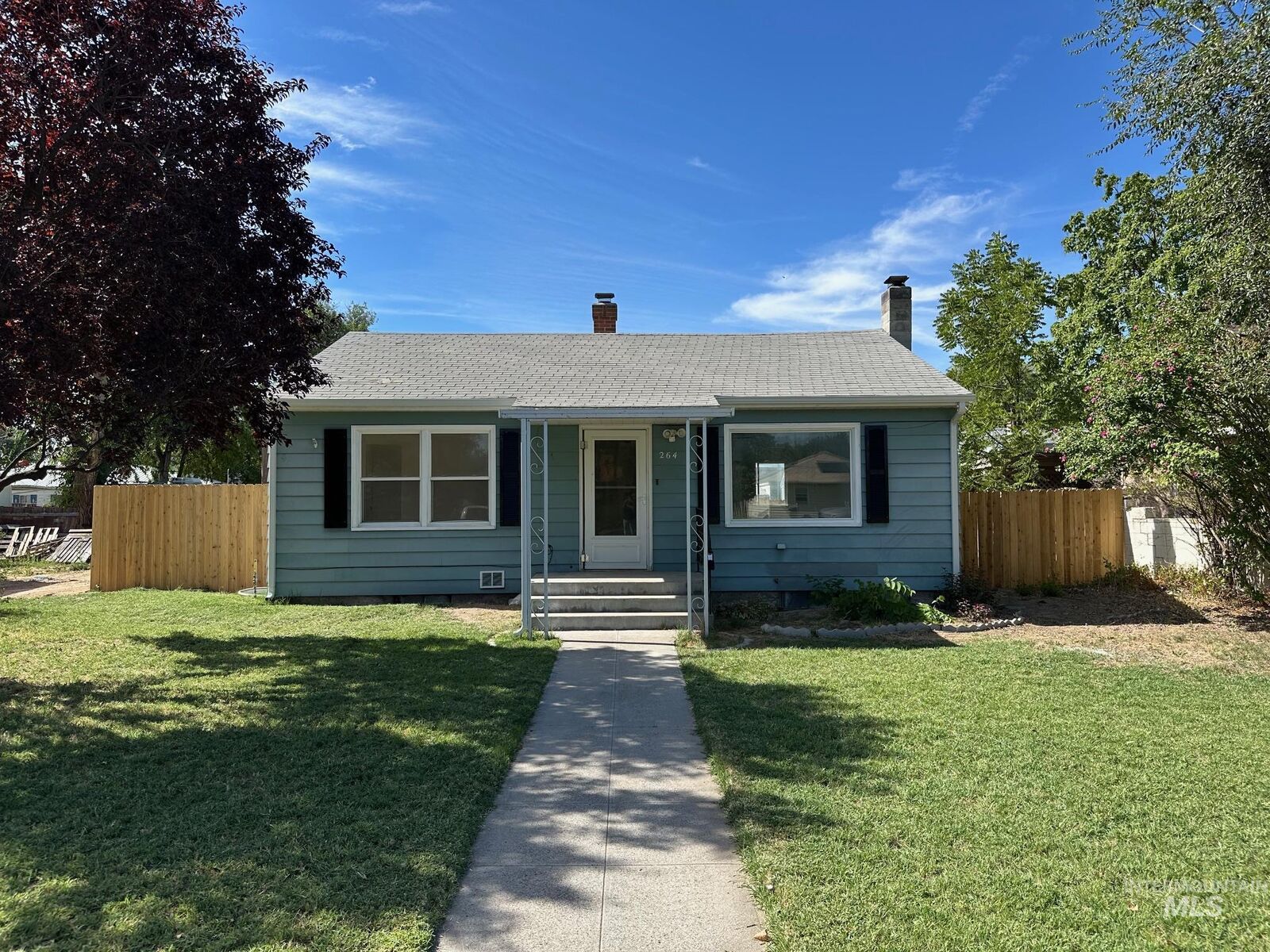 Property Photo: 264 SW 10th Avenue OR 97914