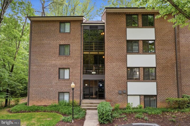 Property Photo: 1558 Northgate Square 32B 1558-32B VA 20190