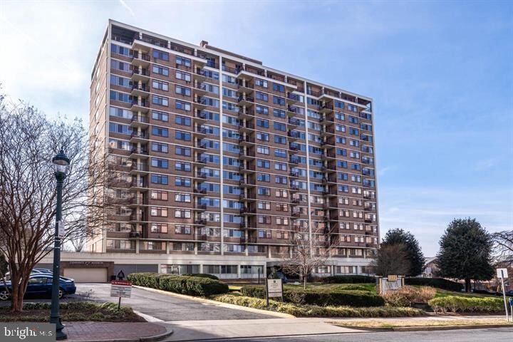 Property Photo:  1220 Blair Mill Road 205  MD 20910 