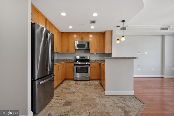 Property Photo:  3650 S Glebe Road 445  VA 22202 