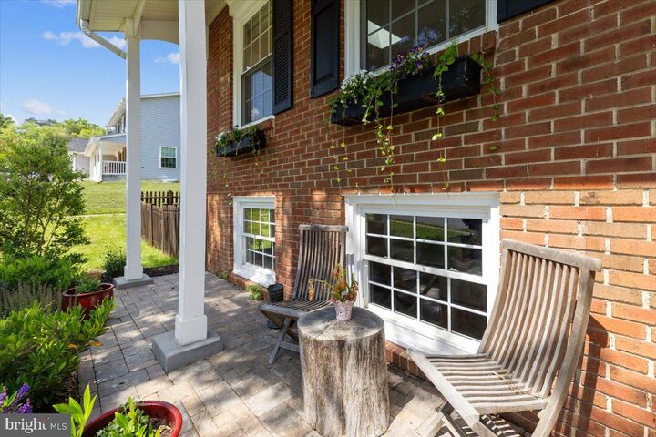 Property Photo:  7001 Spur Road  VA 22153 