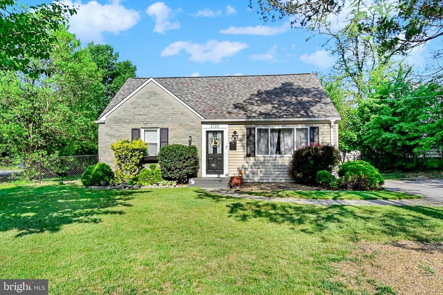 Property Photo:  1716 Glenside Drive  PA 17109 