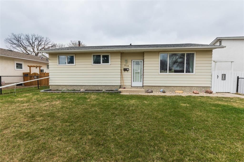 Property Photo:  359 Greenwood Avenue  MB R2M 4J5 