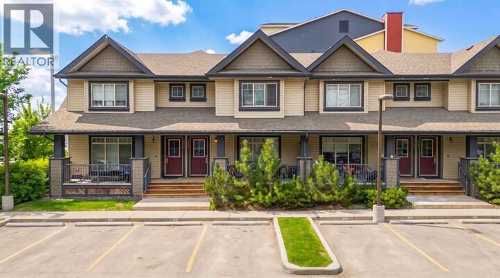 Property Photo:  121 Copperpond Common Southeast  AB T2Z 5B6 