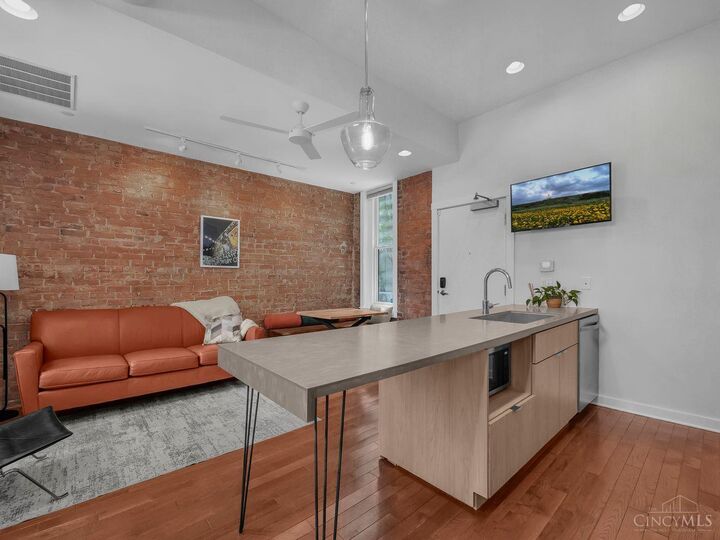 Property Photo: 1509 Pleasant Street OH 45202