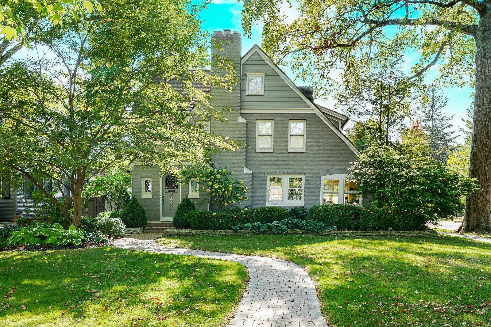 Property Photo: 2409 Brentwood Road OH 43209
