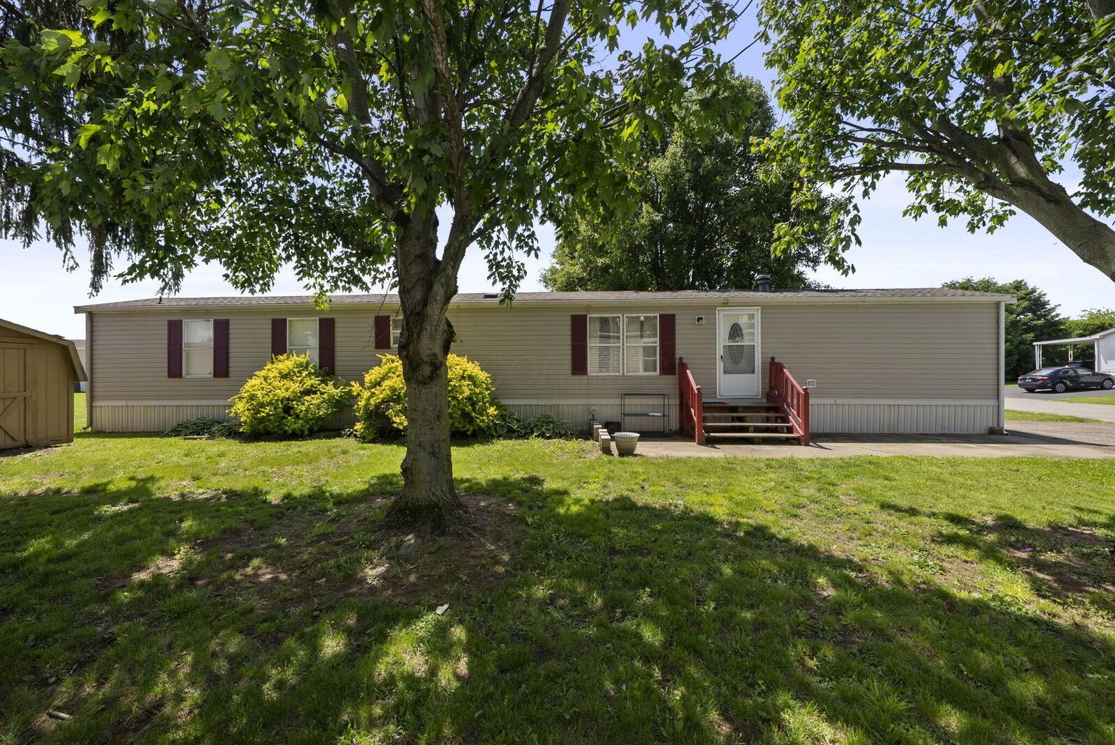 Property Photo: 162 Cedar Cove OH 43103
