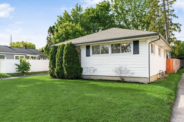 Property Photo:  2925 Ashby Road  OH 43209 