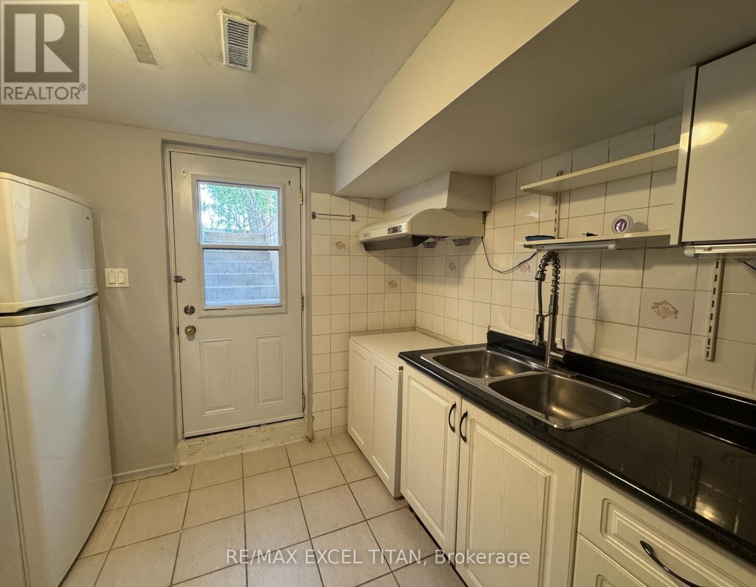 Property Photo:  251 Shawnee Circle Bsmt  ON M2H 2Y3 
