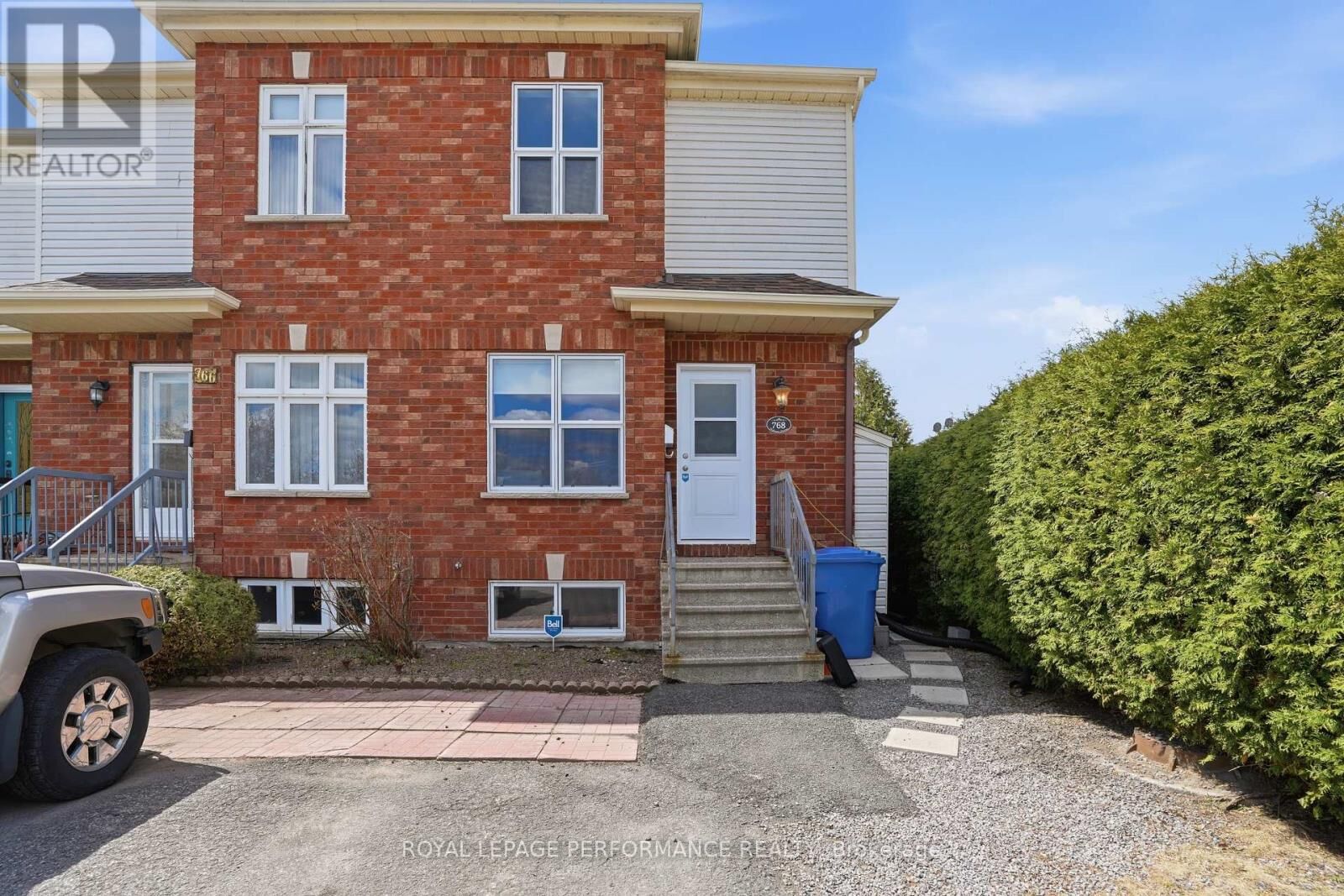 Property Photo:  768 Nelson Street West  ON K6A 3P2 
