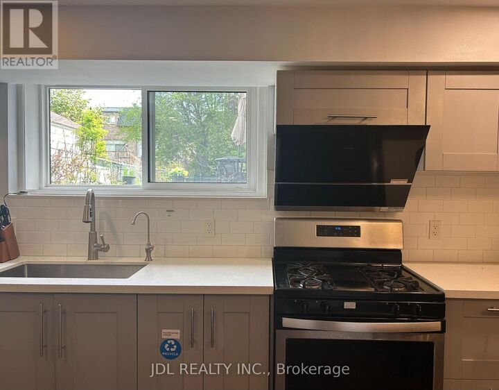 Property Photo: 973 Willowdale Ave Avenue Unit B ON M2M 3C6