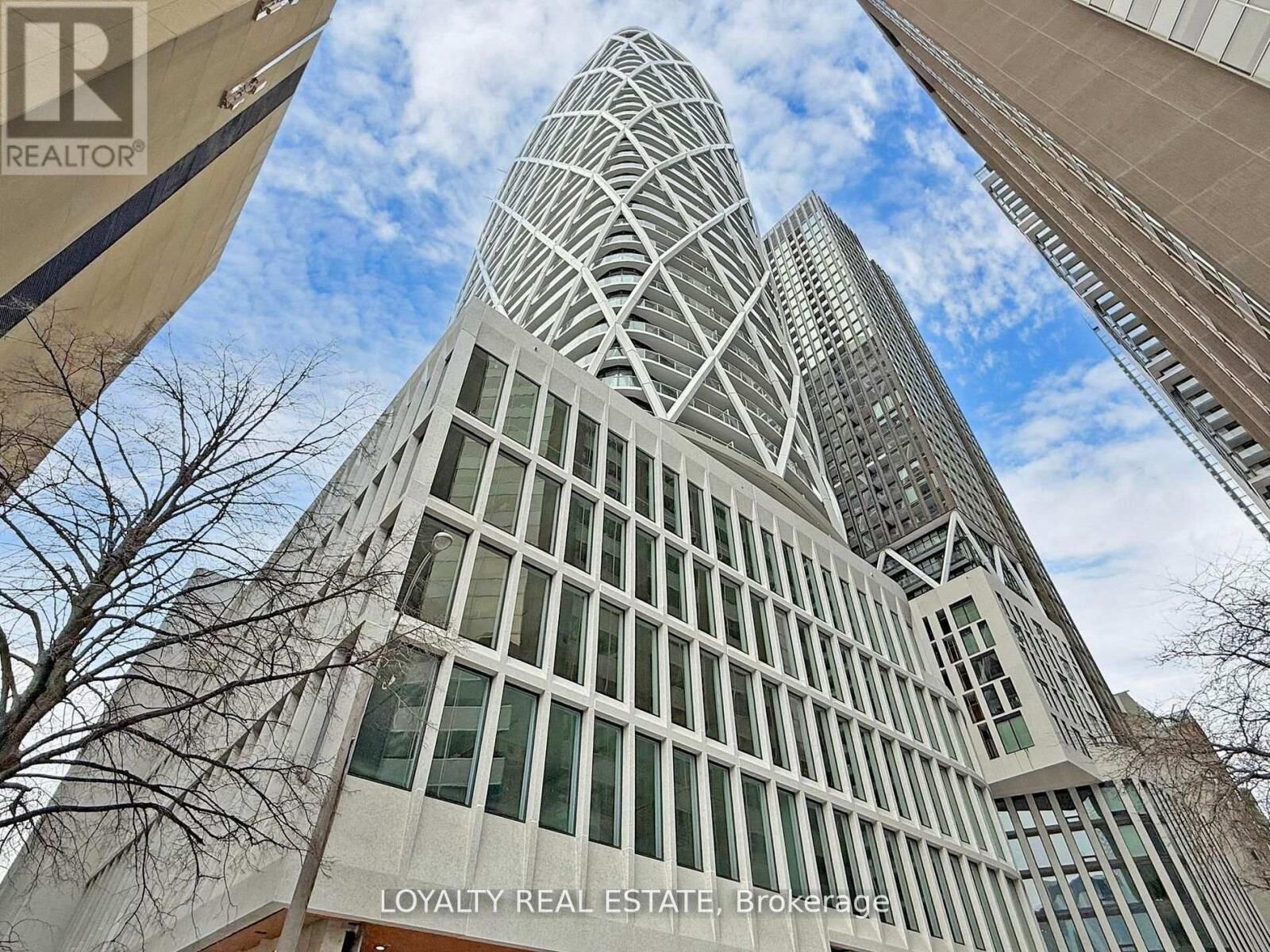 Property Photo:  230 Simcoe Street 2713  ON M5T 1T4 