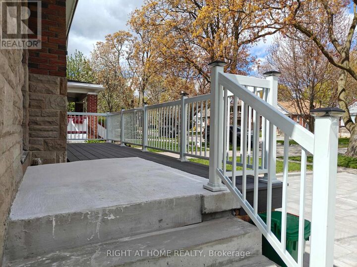 Property Photo:  92 Cadillac Avenue South Upper  ON L1H 5Z2 