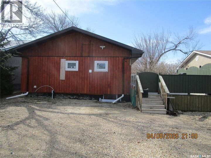 Property Photo:  233 4th Avenue E  SK S0H 1X0 