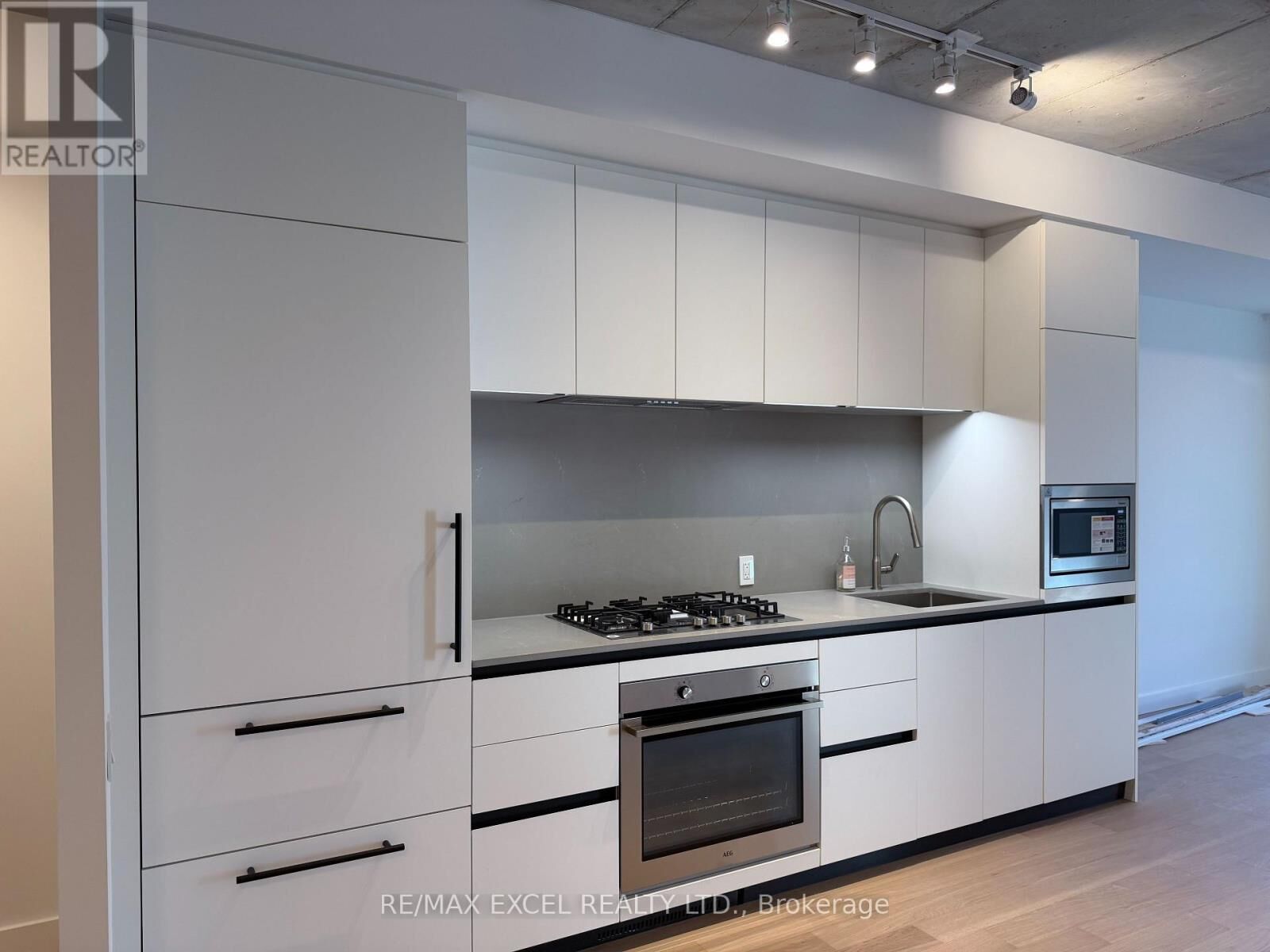 Property Photo:  1720 Bayview Avenue 218  ON M4G 0E5 