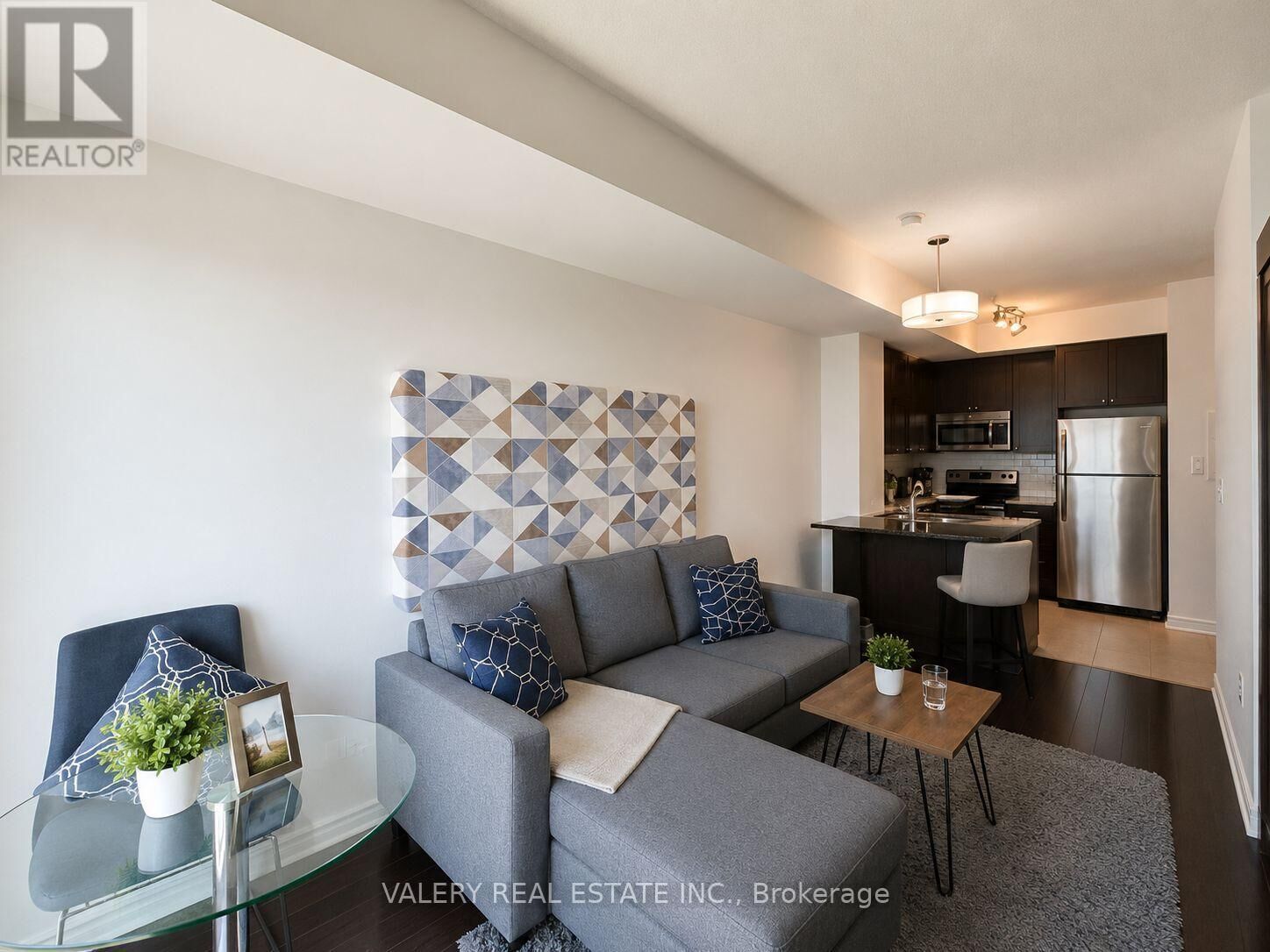 Property Photo:  385 Prince Of Wales Drive 3012  ON L5B 0C6 