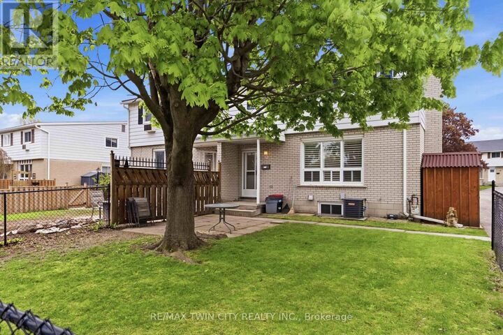 Property Photo:  51 Metcalfe Crescent C  ON N3R 2L7 