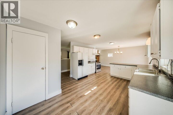 Property Photo: 909 7th Street BC V0G 1P0