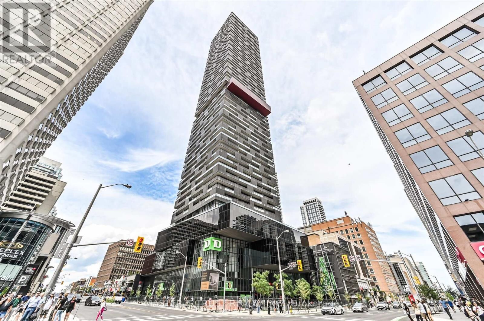 Property Photo:  8 Eglinton Avenue East Ph5801  ON M4P 0C1 