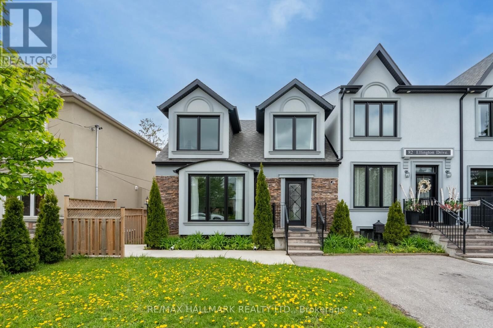 Property Photo:  82 Ellington Drive Upper  ON M1R 3Y1 