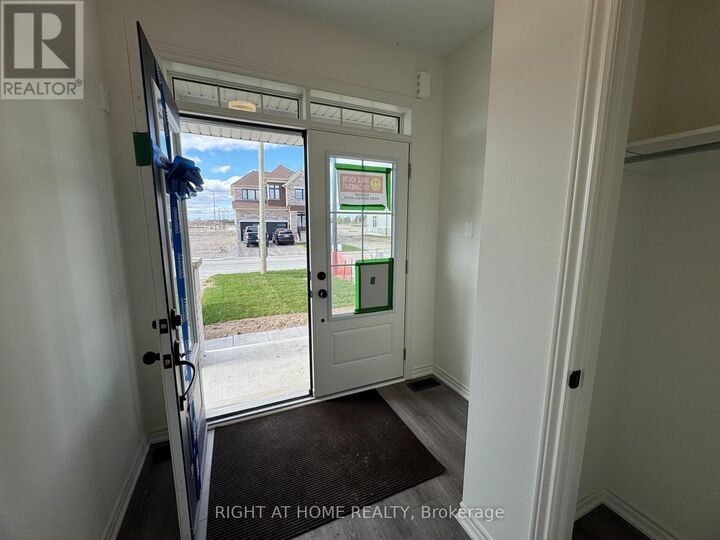 Property Photo:  62 Debois St Main Unit Street  ON K9V 6A9 