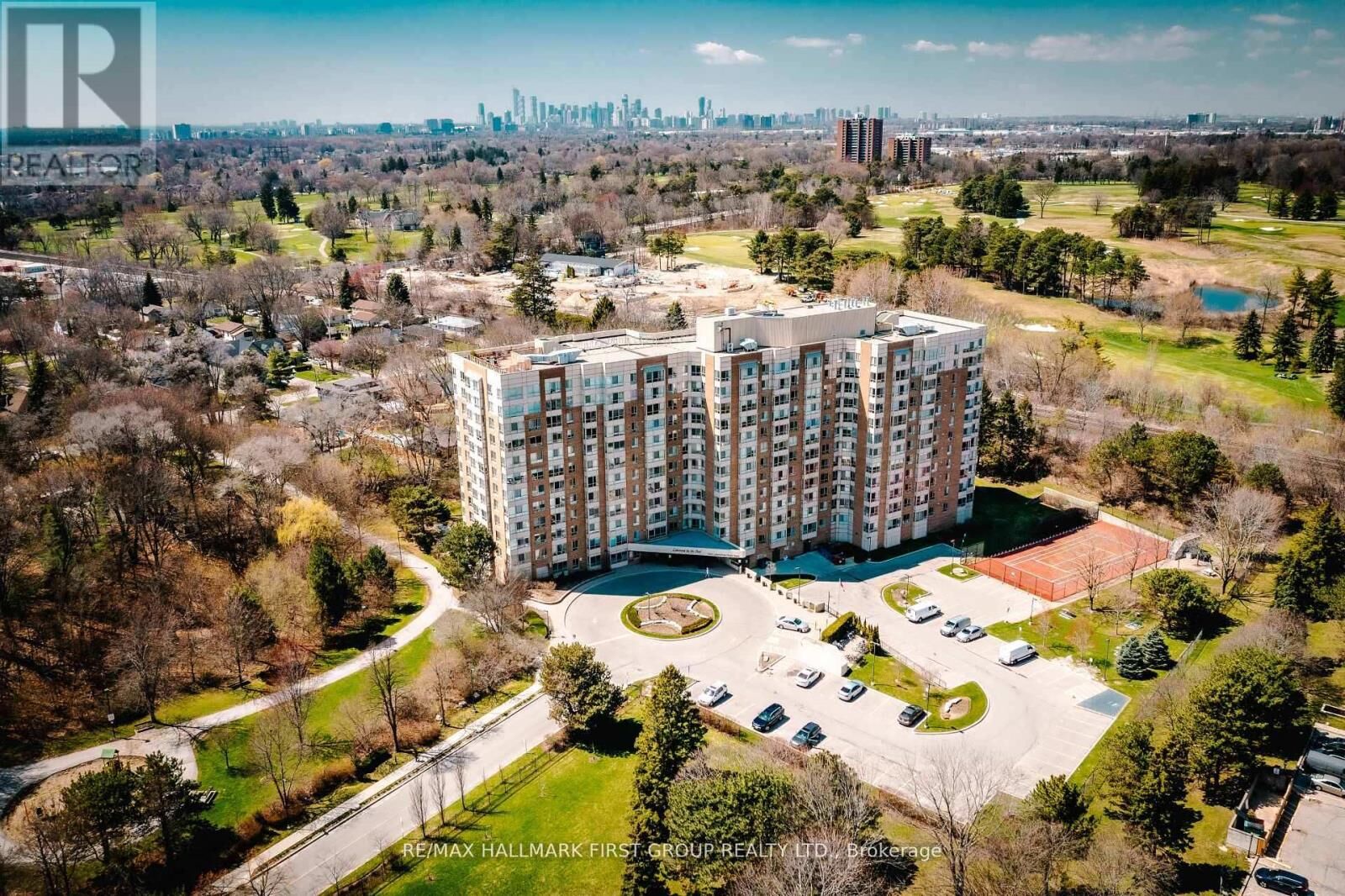 Property Photo:  1485 Lakeshore Road East 1012  ON L5E 3G2 
