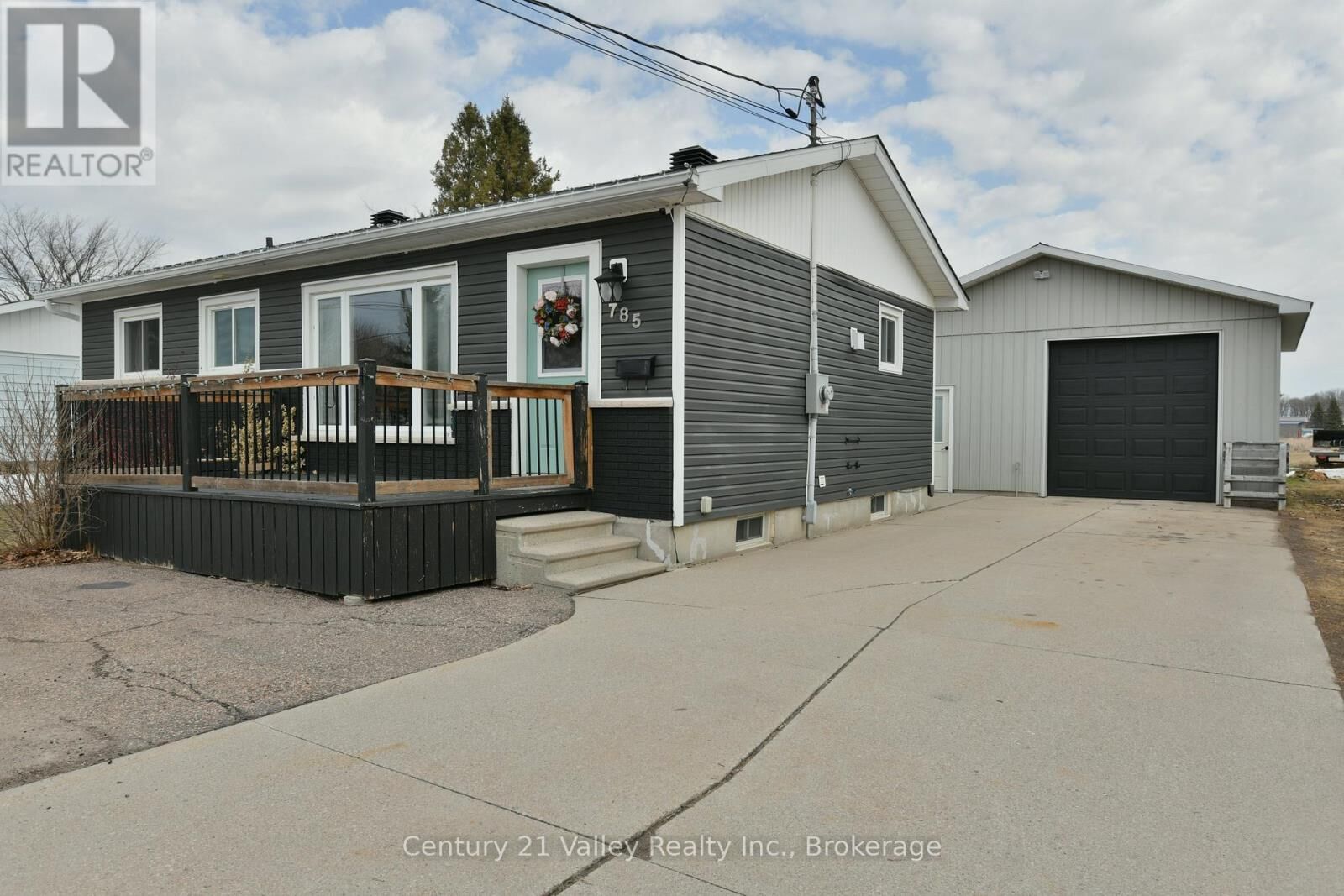 Photo de la propriété:  785 Eighth Street  ON K7V 1B5 