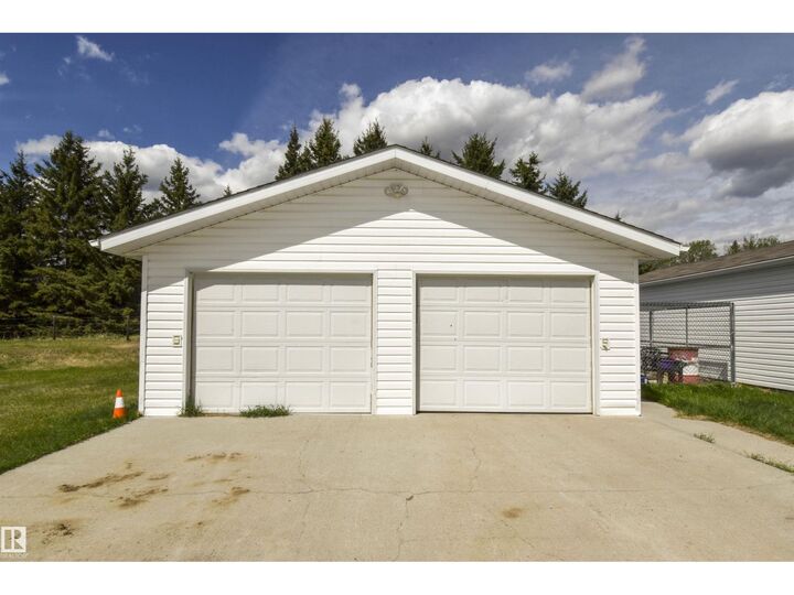Property Photo: #40 2320 Twp Rd 540 AB T0E 1V0