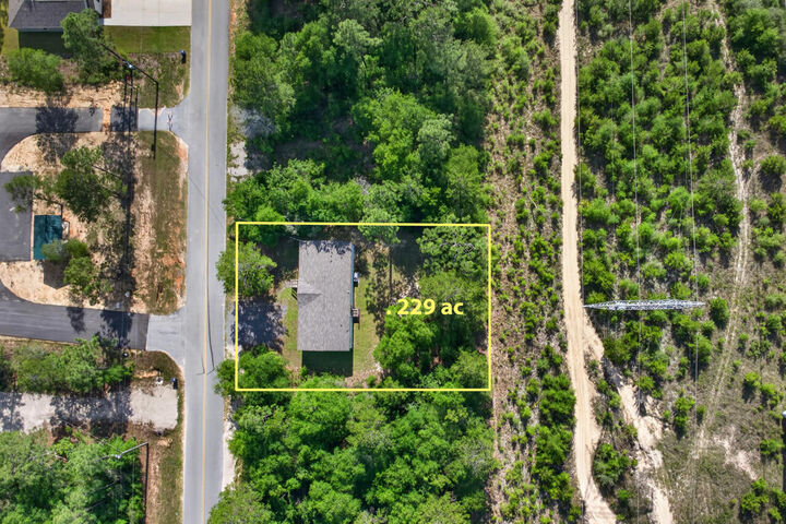 Property Photo: 158 W Violet Lane FL 32433