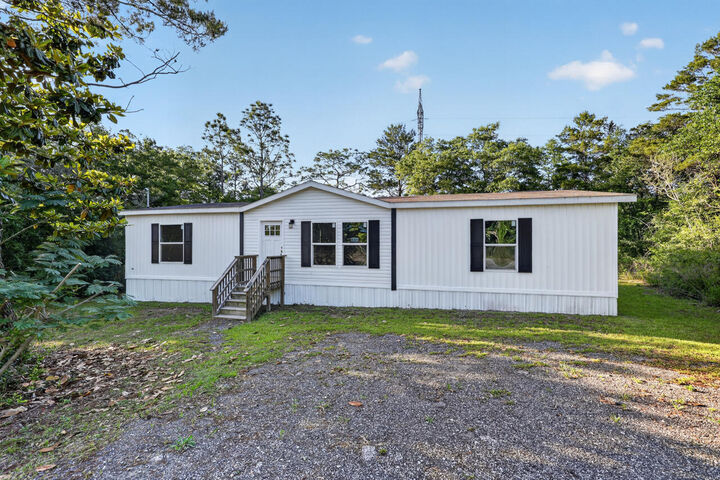 Property Photo: 158 W Violet Lane FL 32433