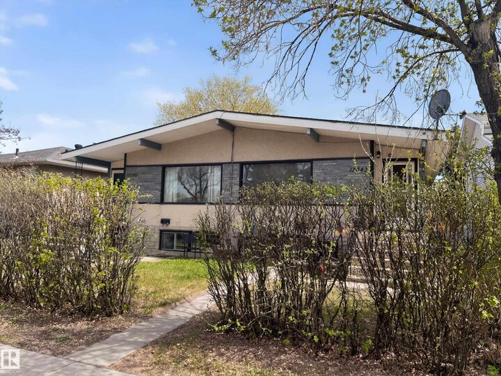 Property Photo: 11043 / 11045 131 Street NW AB T5M 1B9